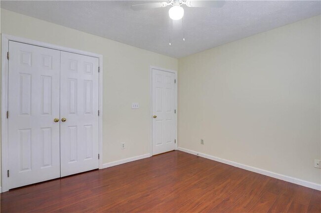 Building Photo - 4033 Oak Glenn Dr