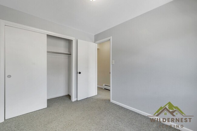 Building Photo - Yacht Club Condo - LAKE VIEWS-Great 3 Bedroom/2 Bath Unit w/Lake Access
