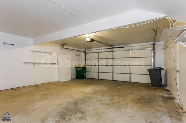Building Photo - Stunning and Updated Maumelle Living!