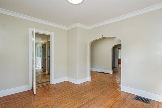 Building Photo - 425 Highland Ave