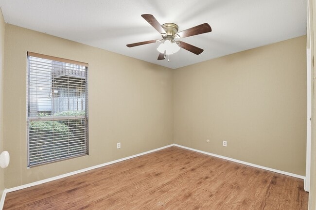 Building Photo - 12905 Woodforest Blvd