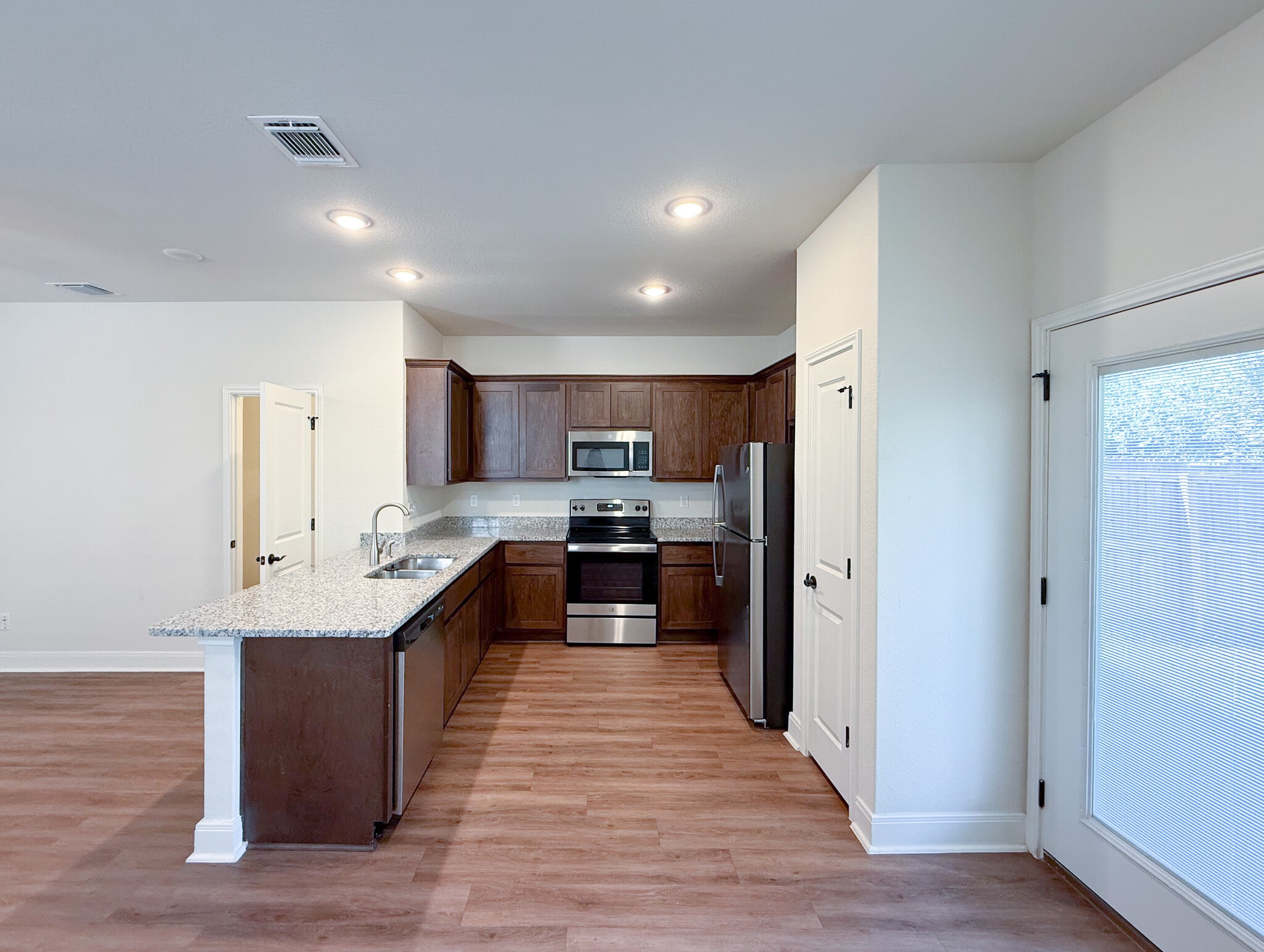 Building Photo - 2503 Lynwood Bnd