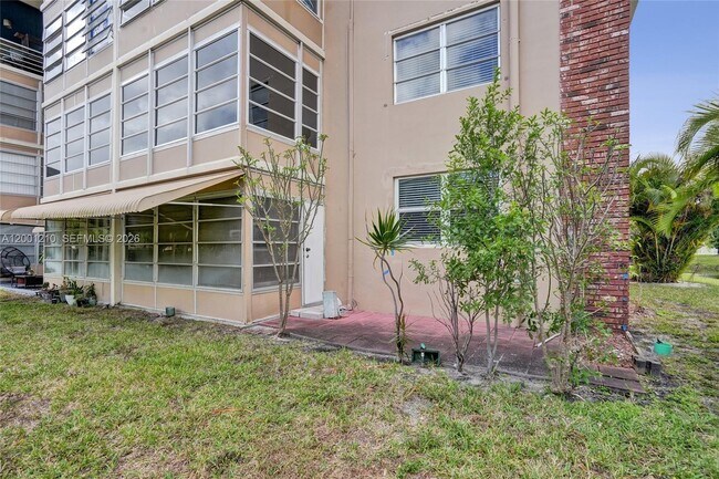 Building Photo - 3051 NW 46th Ave