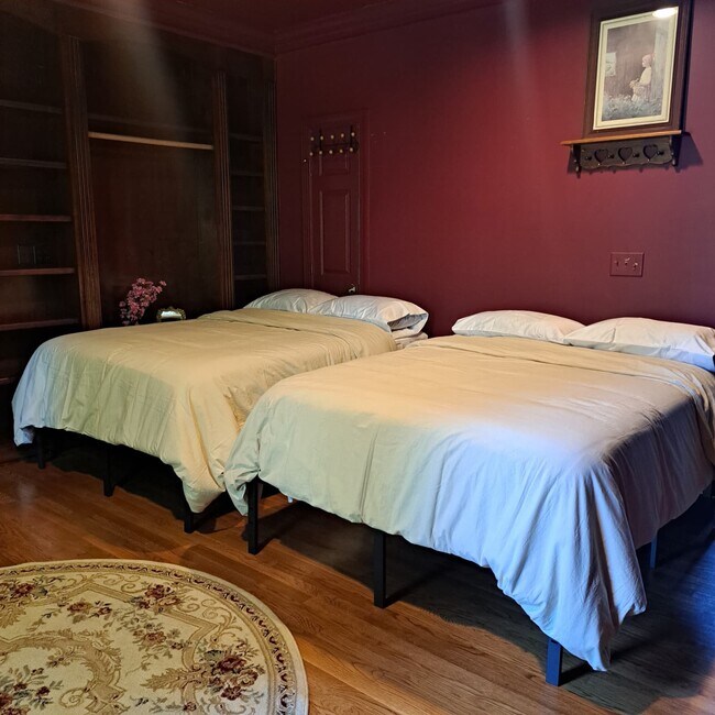 Building Photo - FURNISHED 6500 SQ FT MANSION (SHORT TERM / INSURANCE)