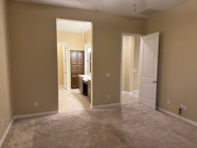 Building Photo - Beautiful 3 bedroom 2 bath 2 car garage home in Pronghorn Ranch!