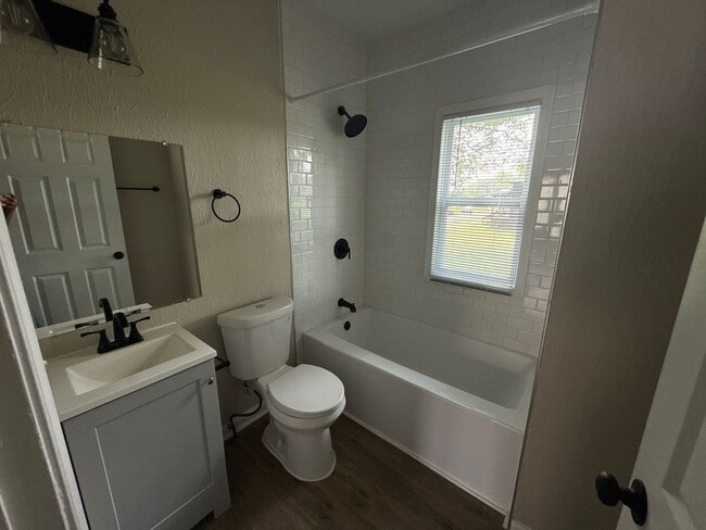 Building Photo - Fully Renovated 3-Bedroom Home – Move-In R...