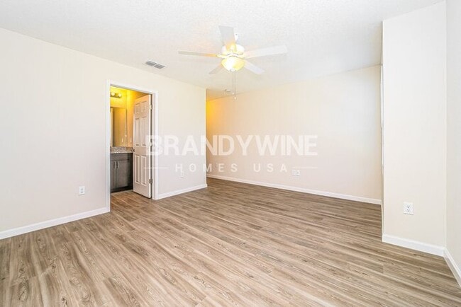 Building Photo - 536 Narnia Ct