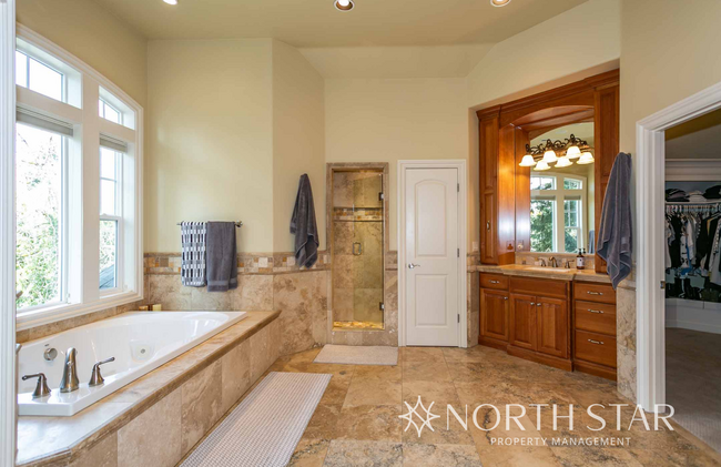 Building Photo - Stunning Home in Hidden Creek