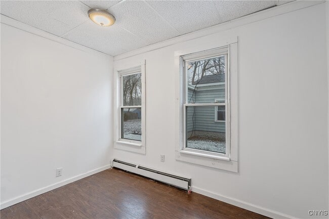 Building Photo - 262 W 4th St S