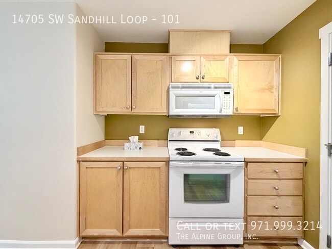 Building Photo - 14705 SW Sandhill Loop