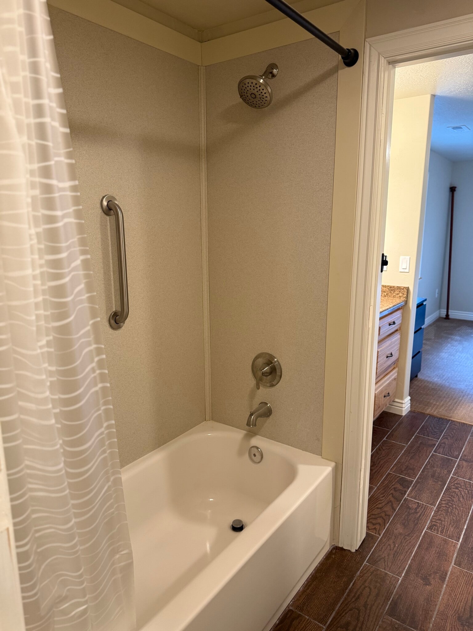 Building Photo - 1213 E St Josephs St