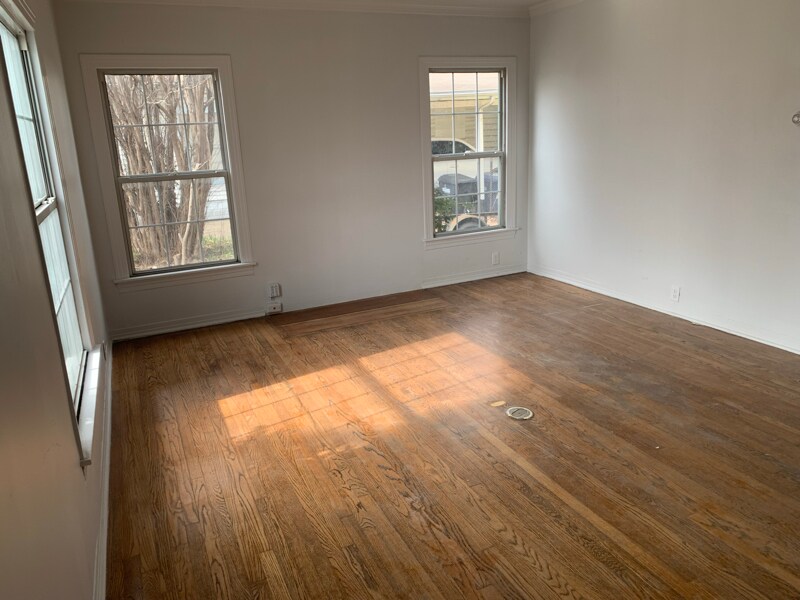 Building Photo - 102 W Leland Ave