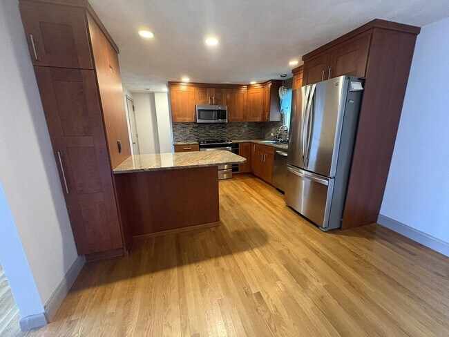 Building Photo - 41 Raechel Rd