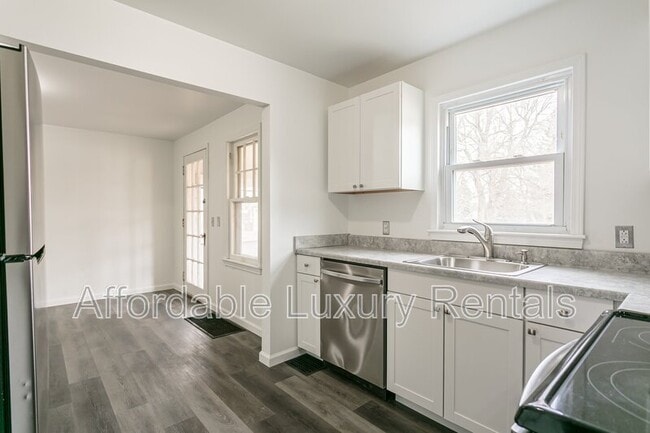 Building Photo - 2868 Brighton Henrietta Town Line Rd