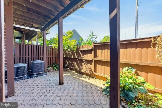 Building Photo - 6126 Madison Crest Ct