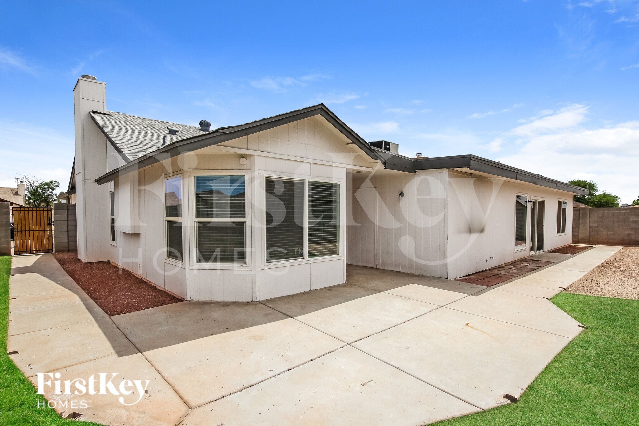 Building Photo - 8038 W Windrose Dr