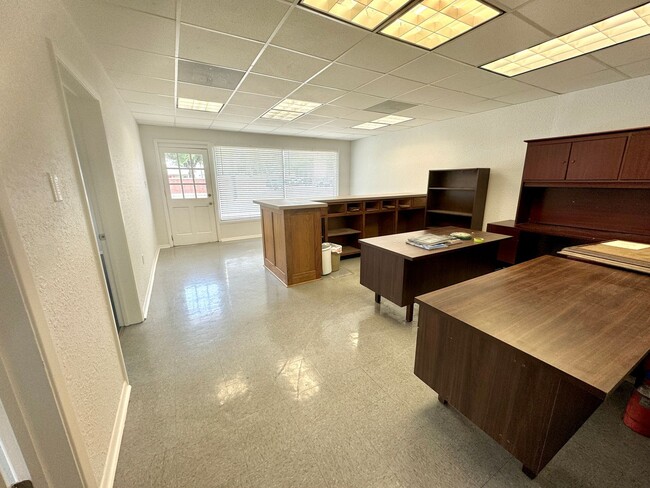 Building Photo - Office Space In Downtown Biloxi! Great Loc...