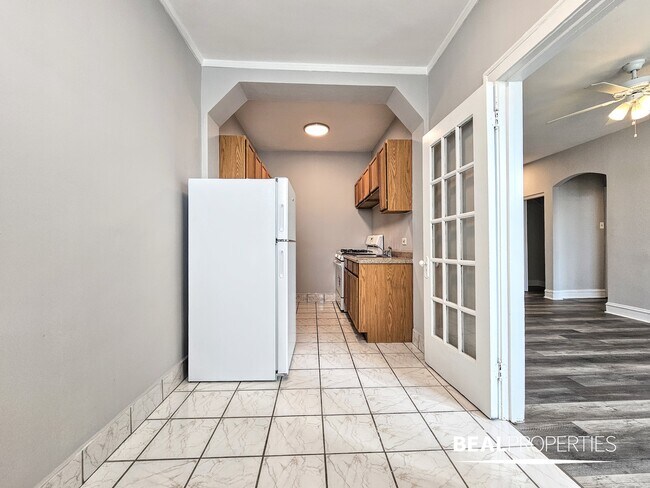 Building Photo - 4851 N Damen Ave