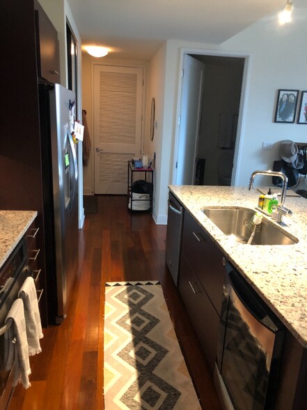 Building Photo - 1624 W Division St