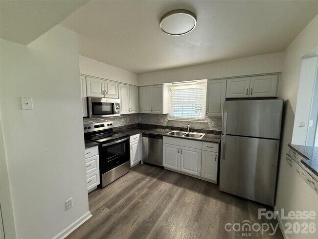 Building Photo - 8526 Castle Pine Ct