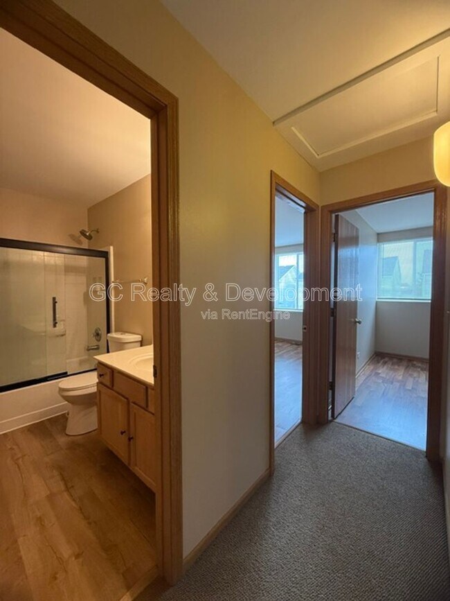 Building Photo - 782 Symphony Dr