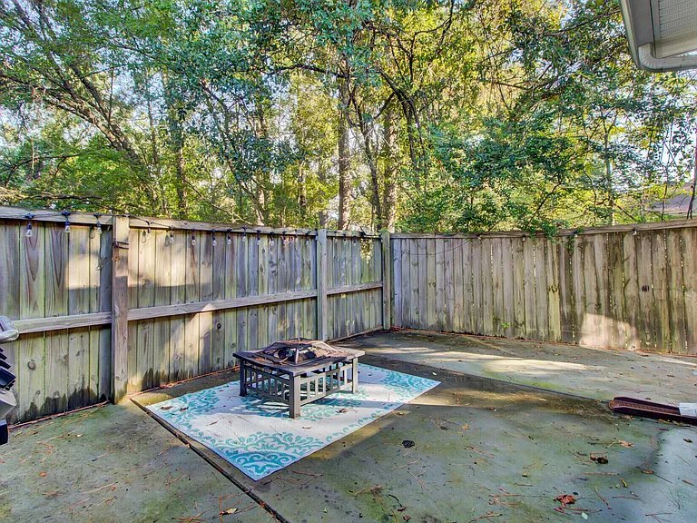 Building Photo - 1052 Lexi Ct