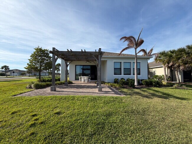 Building Photo - Gated 55+ community with lots of HOA amenities!