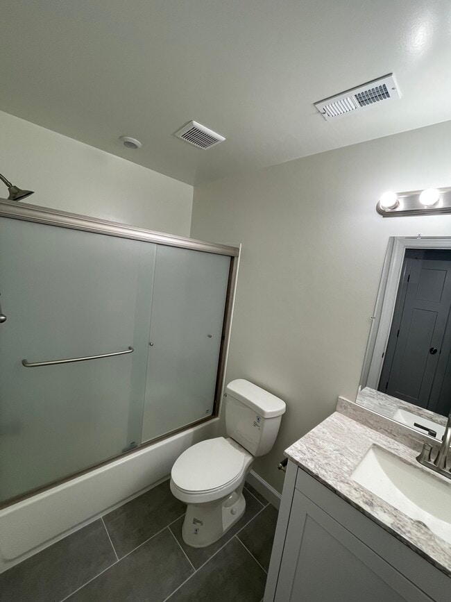 Building Photo - 6425 Apt 303