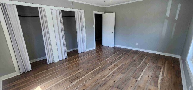 Building Photo - 301 W 26th Ave