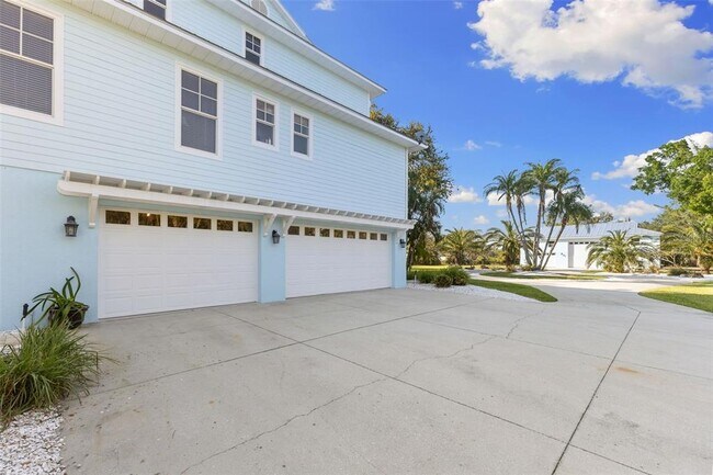 Building Photo - 450 Bayshore Dr