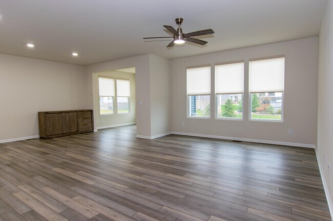 Building Photo - 717 Risdon Trail S