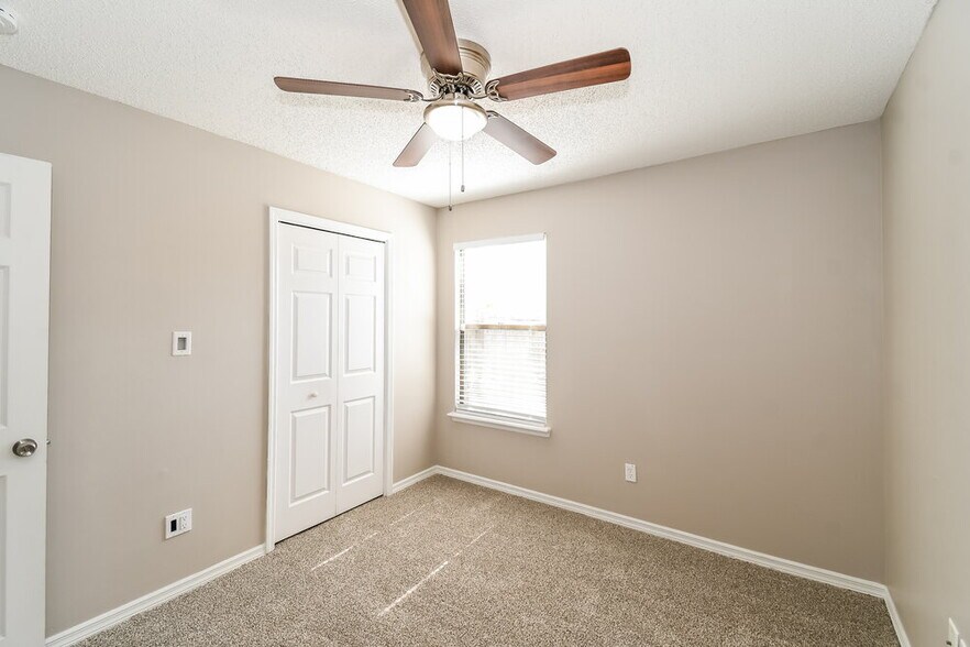 Building Photo - 3164 Sanderling Ct