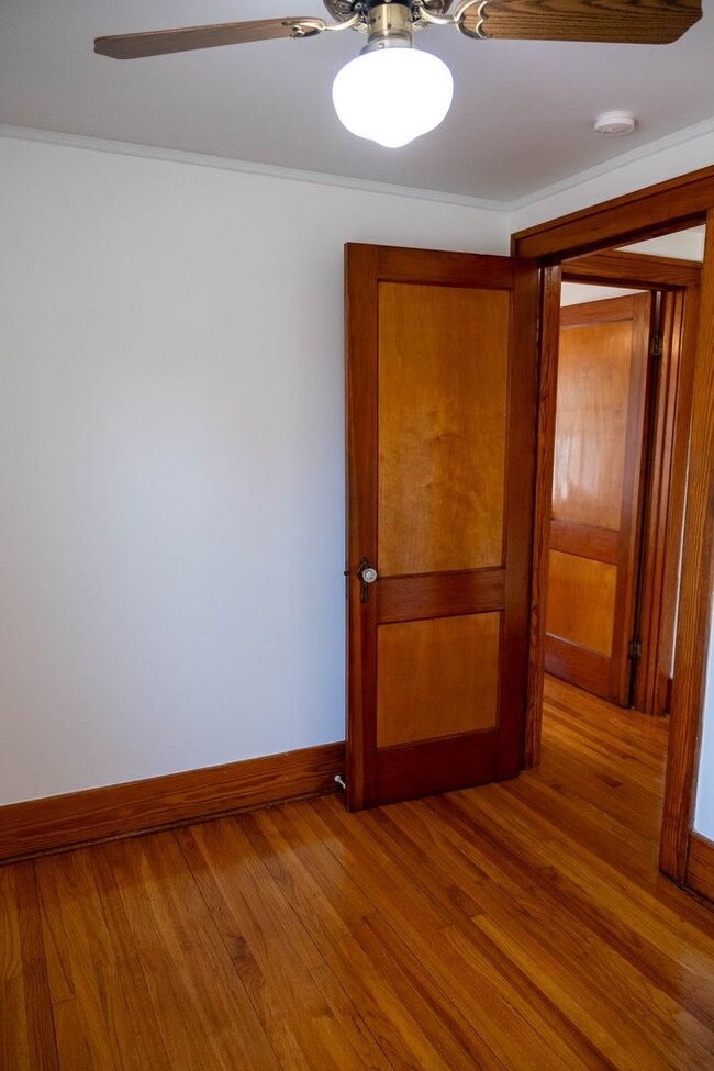 Building Photo - Charming 3 bedroom