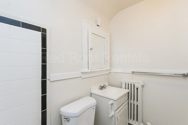 Building Photo - 1319 S 6th Ave