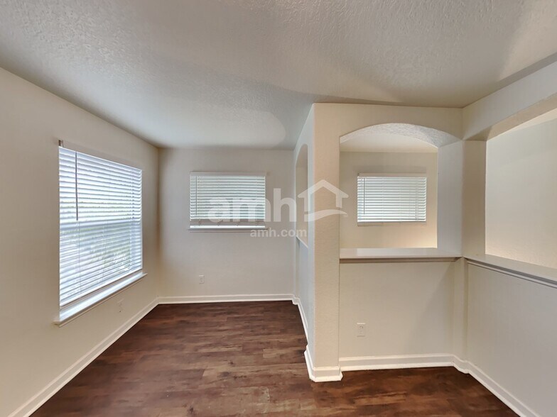 Building Photo - 10630 Buck Park