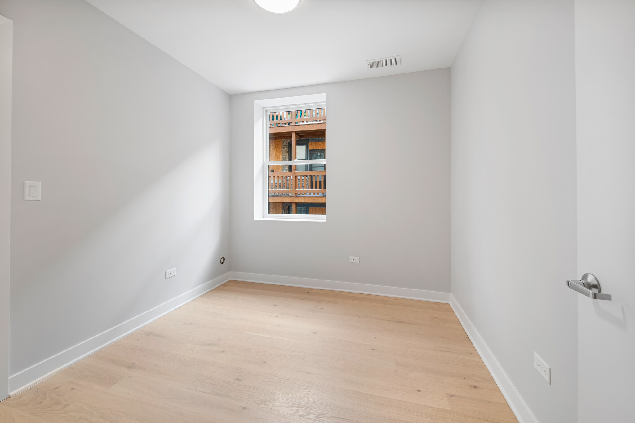 Building Photo - 4637 N Ashland Ave