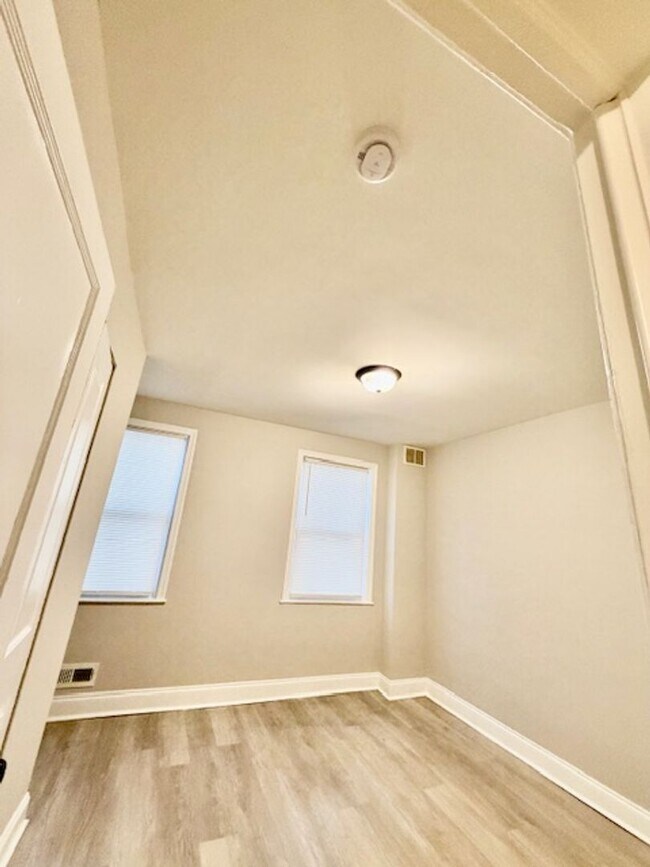 Building Photo - Highly Sought After City Neighborhood! Belair-Edison 2 Br/1 Ba Ready to go!