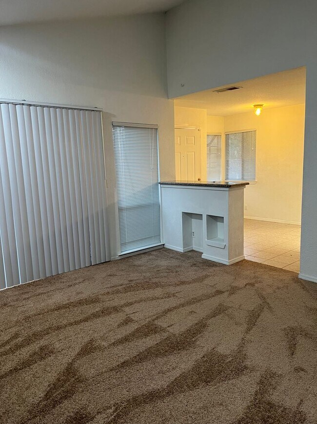 Building Photo - SPACIOUS 2 BEDROOM CONDO - EACH BED HAS OW...
