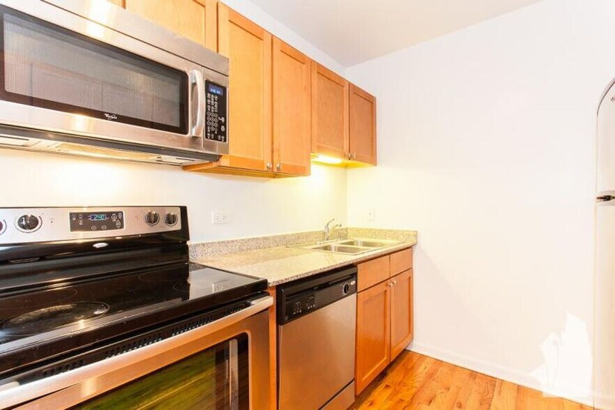 Building Photo - 4607 N Sheridan Rd