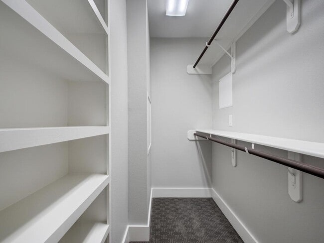 Building Photo - 202 S College St