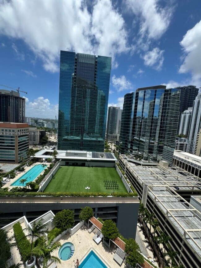 Building Photo - 1300 Brickell Bay Dr