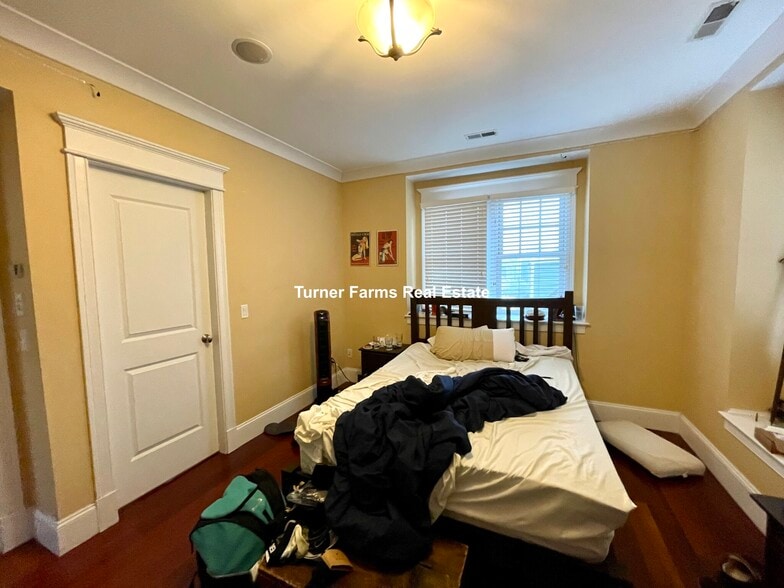 Building Photo - 15 Eldora St