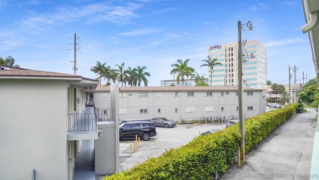 Building Photo - 701 S Royal Poinciana Blvd