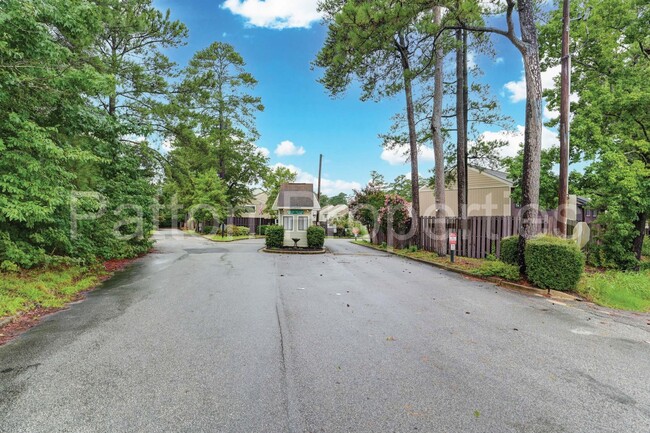 Building Photo - Point Arcadia Townhome
