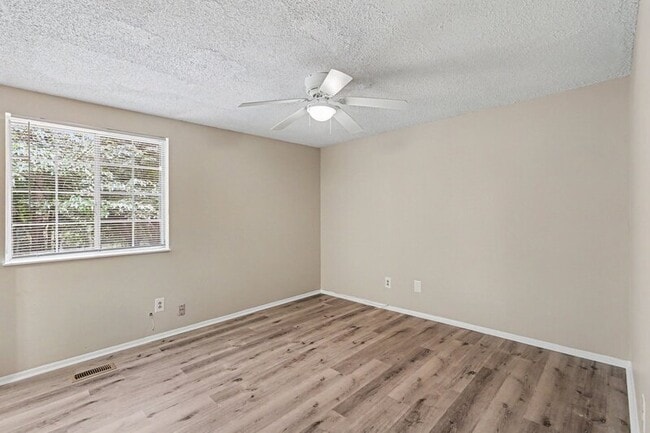 Building Photo - 6201 Turtle Neck Ln