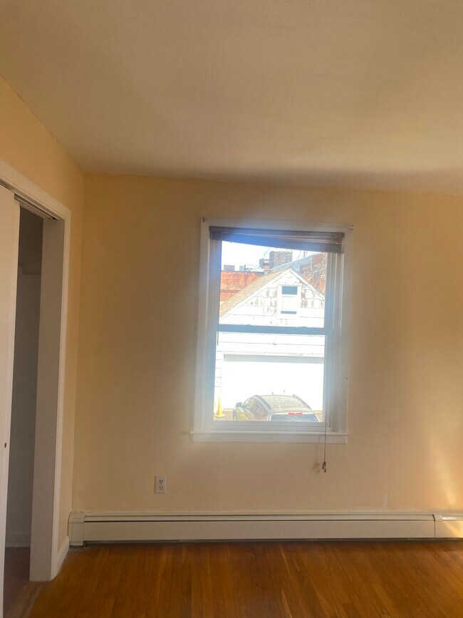 Building Photo - 25 Melrose Pl