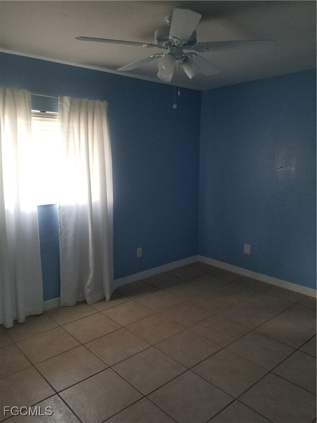 Building Photo - 3824 SW 14th Ave