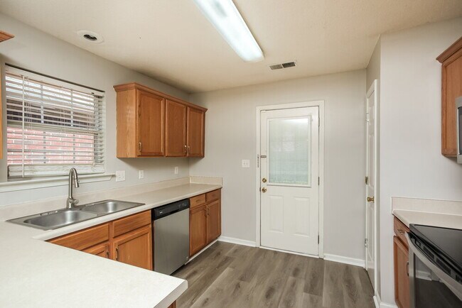 Building Photo - 2806 Maggie Woods Ln