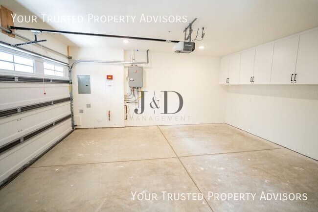 Building Photo - 1371 N Vulcan Ave