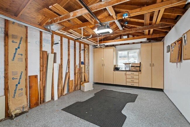Building Photo - 3220 Fieldcrest Dr
